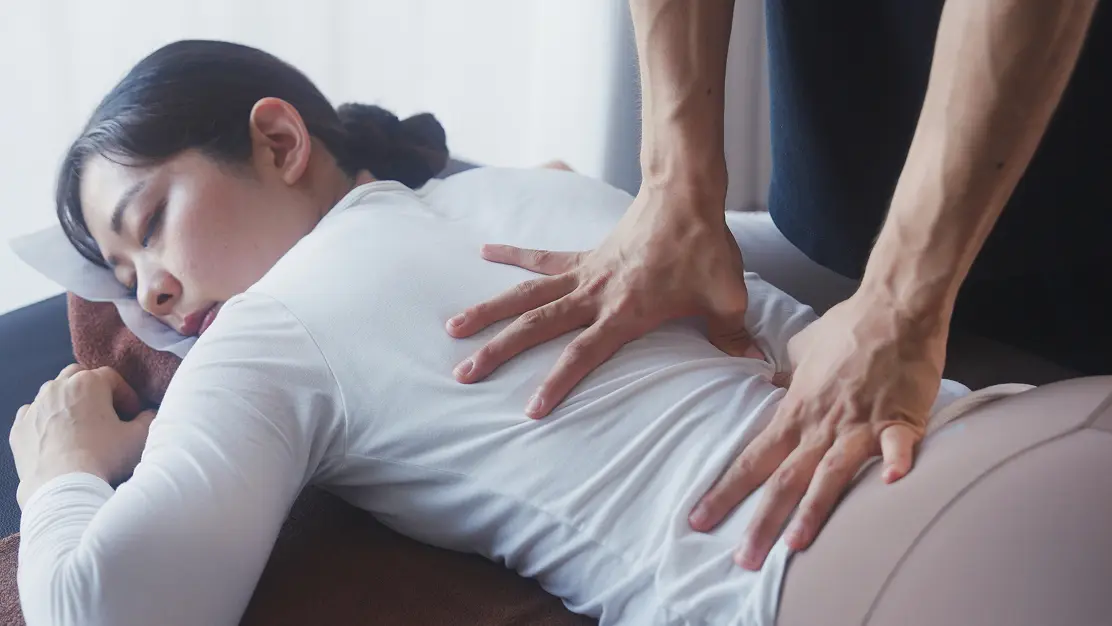 JAPANESE MASSAGE ACADEMY | 中級者講座のマッサージ施術風景
