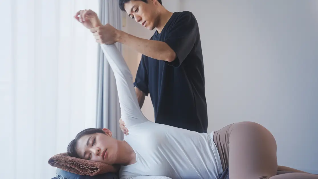 JAPANESE MASSAGE ACADEMY | 中級者講座のマッサージ施術風景