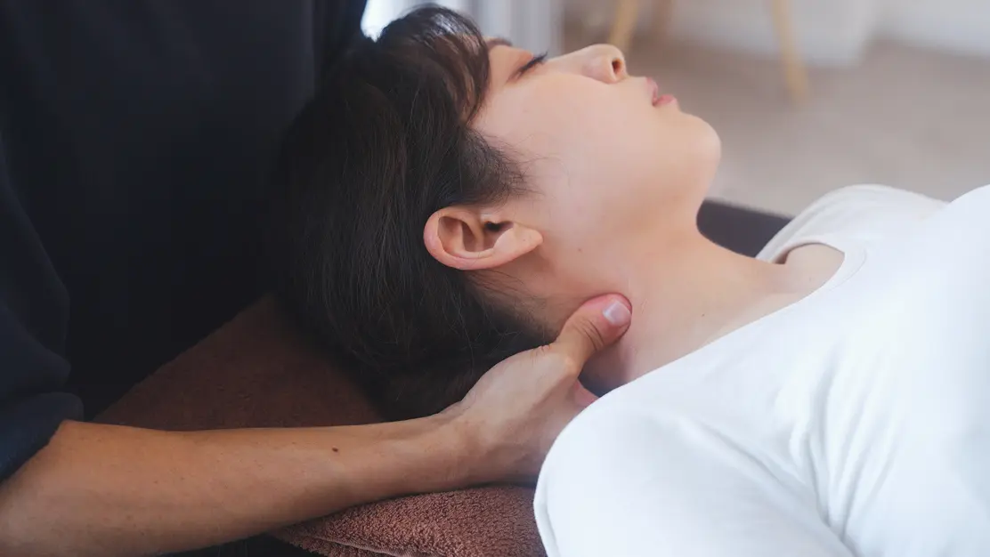 JAPANESE MASSAGE ACADEMY | 中級者講座のマッサージ施術風景