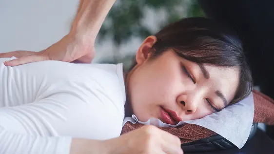 JAPANESE MASSAGE ACADEMY | 中級者講座のマッサージ施術風景